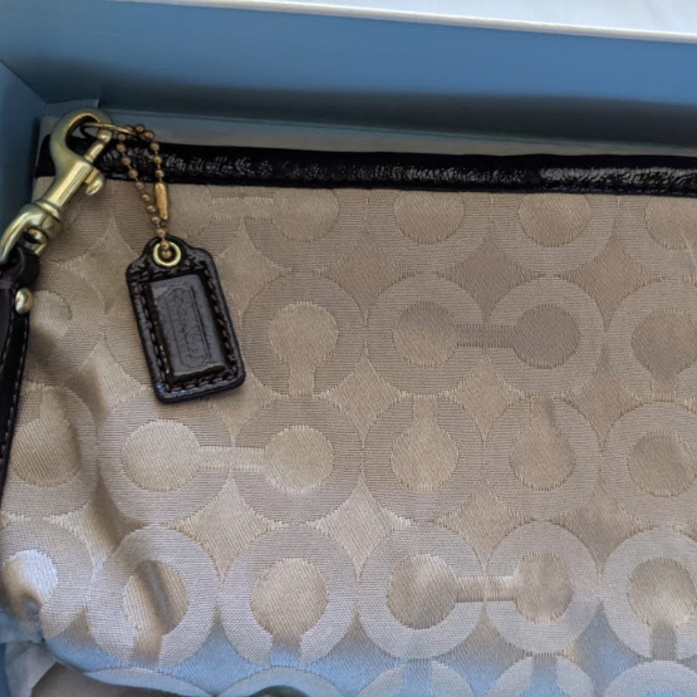 Coach Wristlet - Picture 4 of 6